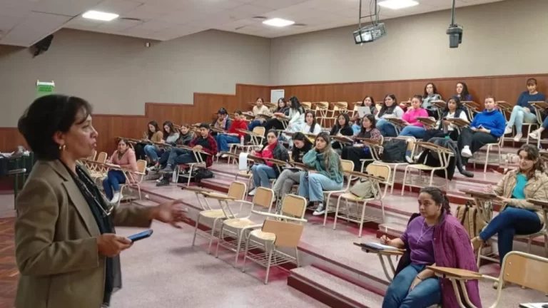 Capacitan a futuros nutricionistas sobre comedores escolares