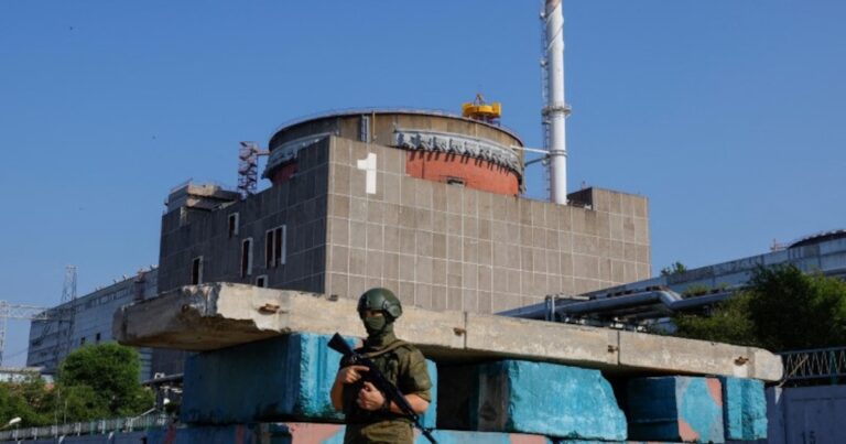 Las imágenes satelitales sugieren el plan de Putin para llevarse a Rusia la energía de la planta nuclear ucraniana de Zaporizhzhia