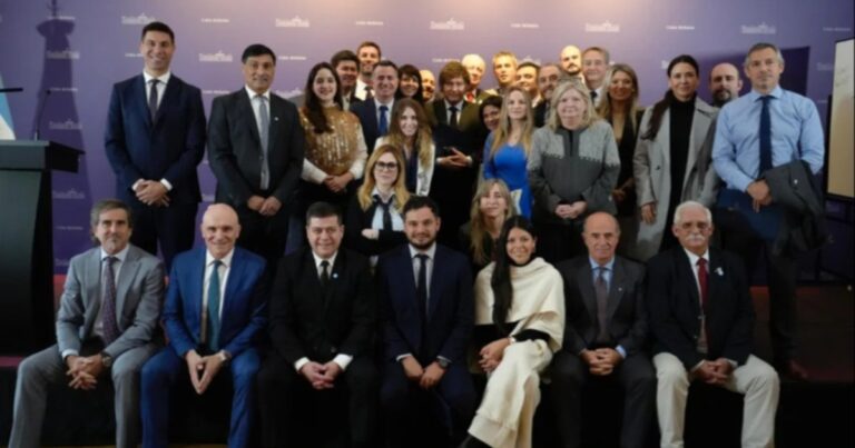 Milei brindó una charla de economía en Casa Rosada a diputados de La Libertad Avanza