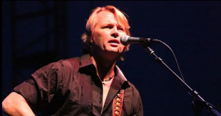 De huérfano a estrella country: la historia de Rockie Lynne y la guitarra que lo unió a su padre biológico