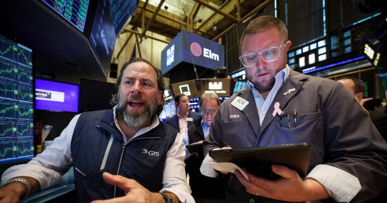 Jornada financiera: subió el dólar y cayeron las acciones argentinas pese al fuerte rebote de Wall Street