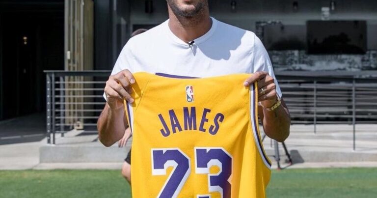 Carlos Vela: el histórico goleador del LAFC que soñaba con jugar básquetbol y es fan de LeBron James