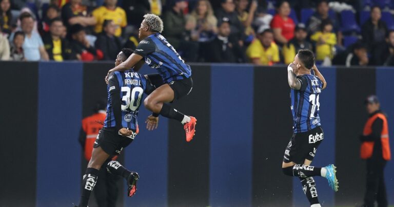 Los cinco minutos de locos de IDV: los dos goles casi idénticos para dar vuelta el partido ante Barcelona