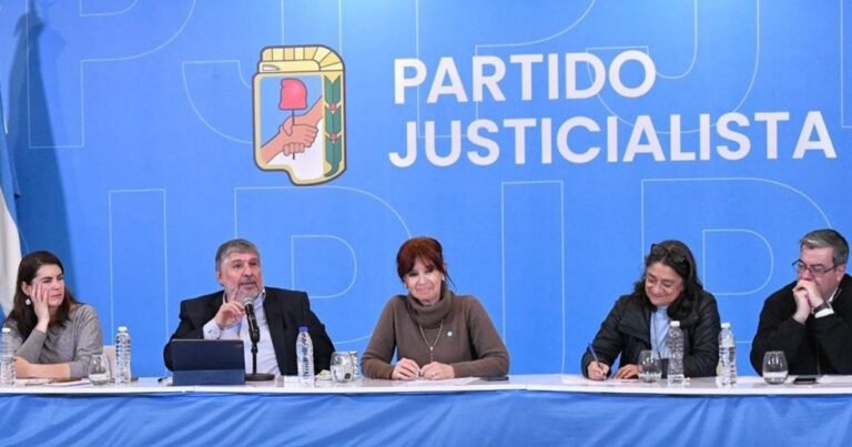 El PJ advierte que el desdoblamiento les quita fuerza para enfrentar a Milei