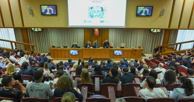 Scholas y CAF inauguraron en el Vaticano el II Encuentro Internacional del Sentido, con un emotivo homenaje al Papa Francisco