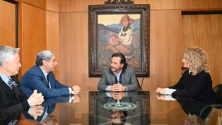 El gobernador Sáenz se reunió con las nuevas autoridades de la UNSa y ratificó el compromiso de cooperación